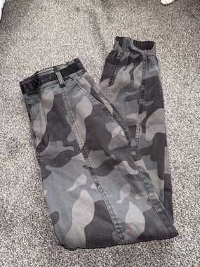 Hollister Black & Gray Camo High-Rise Joggers